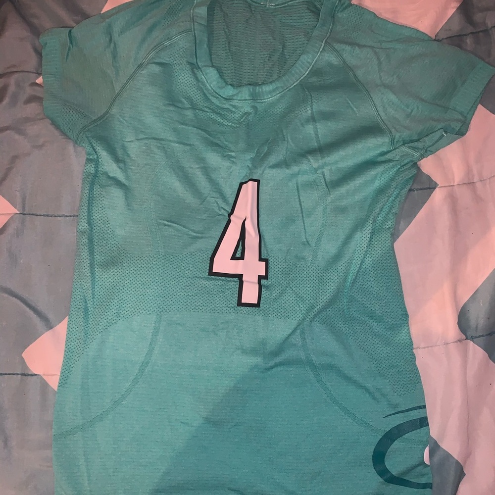 Lululemon swiftly tech shirt !!!